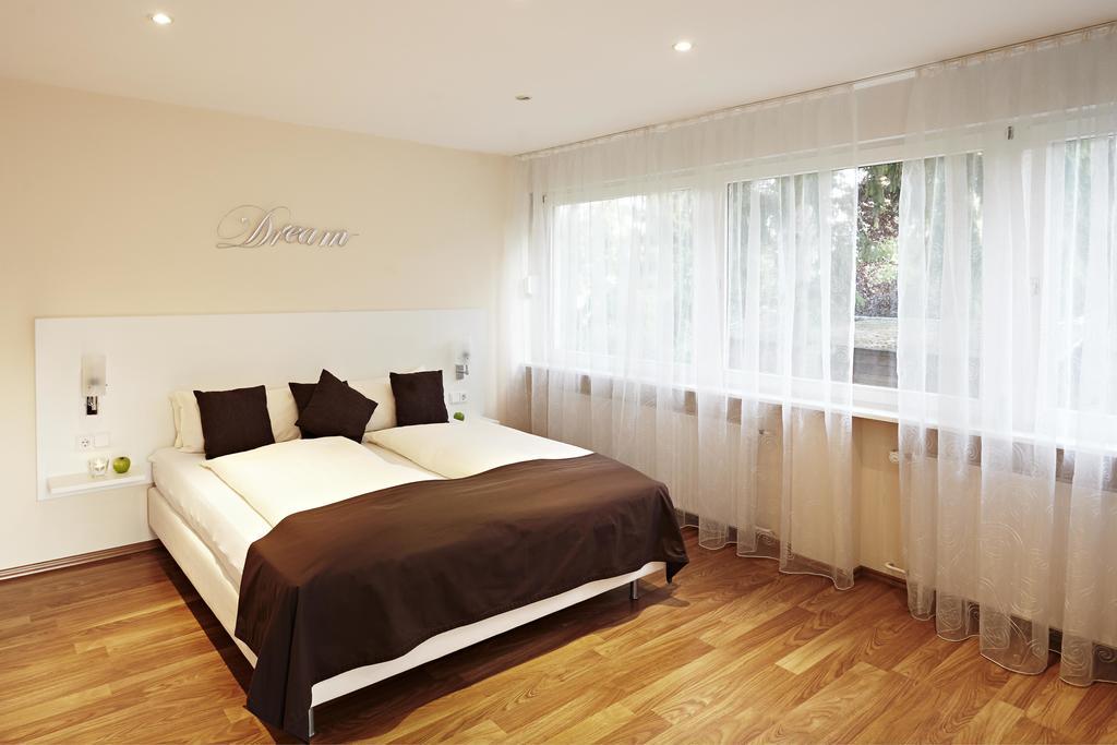 Hotel Bonjour Bad Soden am Taunus Kamer foto