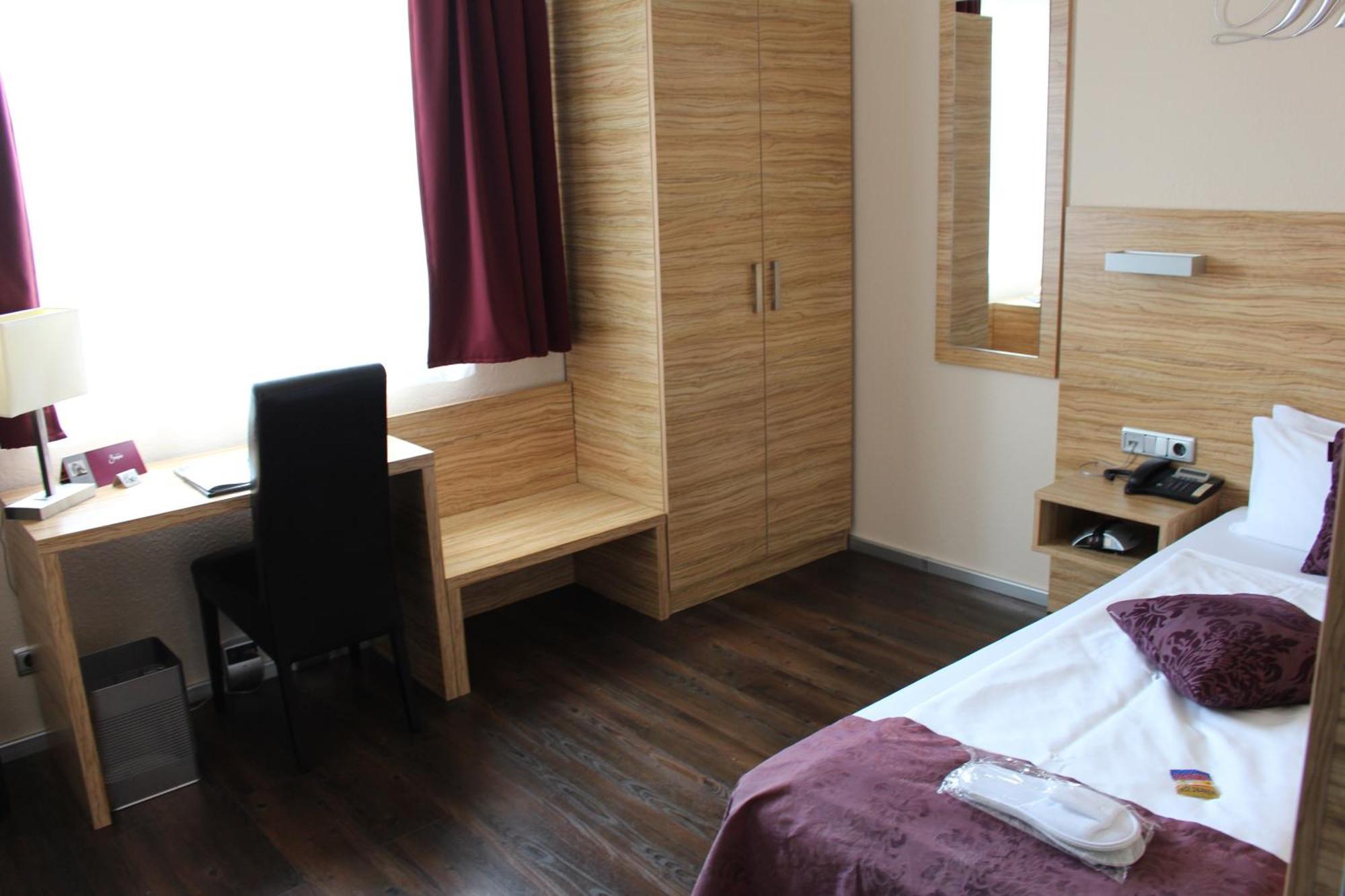 Hotel Bonjour Bad Soden am Taunus Kamer foto