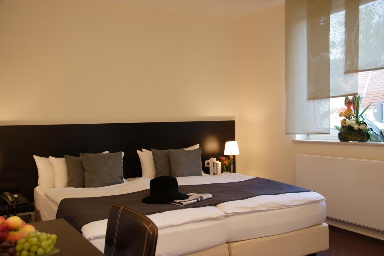 Hotel Bonjour Bad Soden am Taunus Buitenkant foto