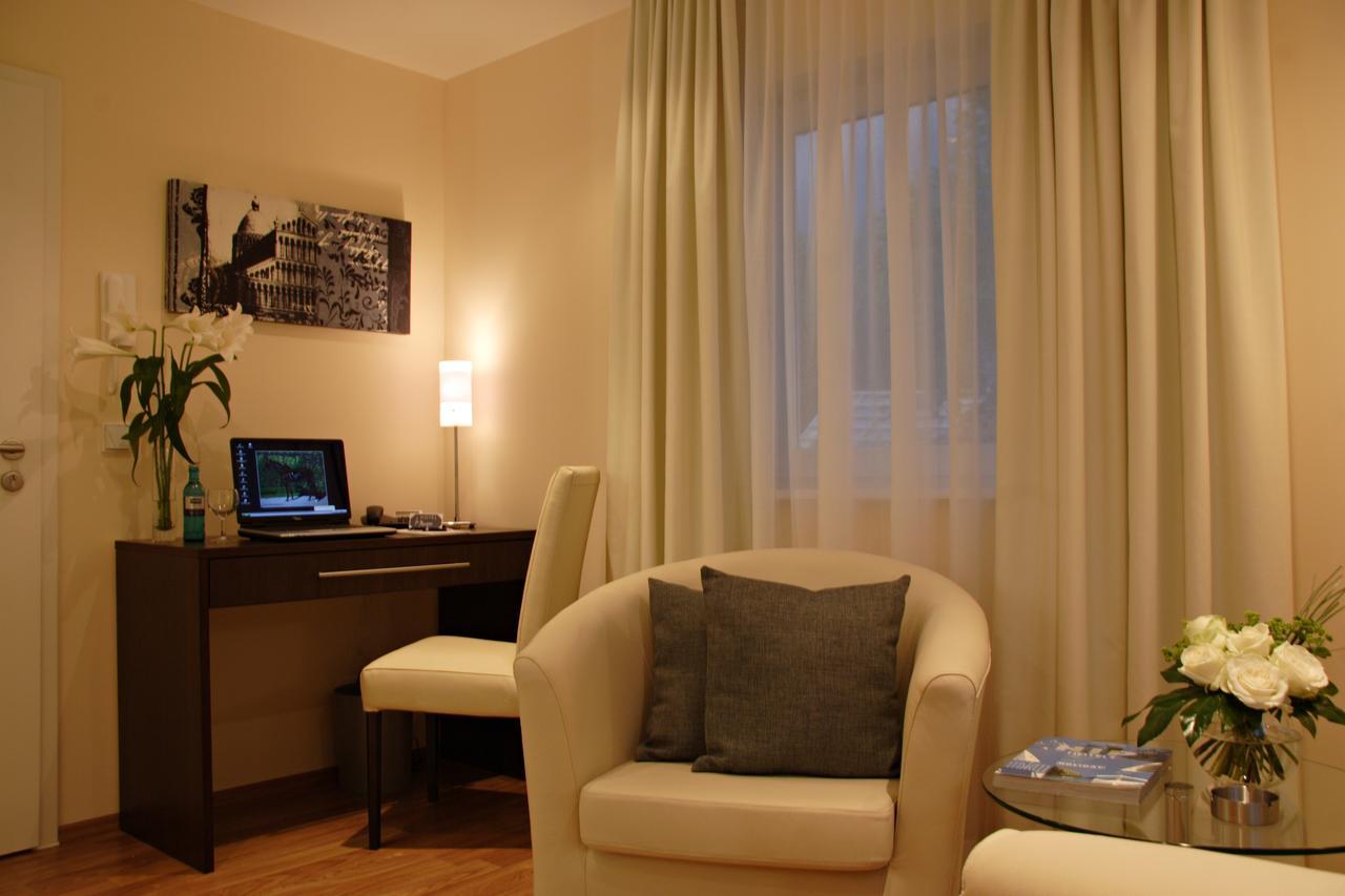 Hotel Bonjour Bad Soden am Taunus Buitenkant foto