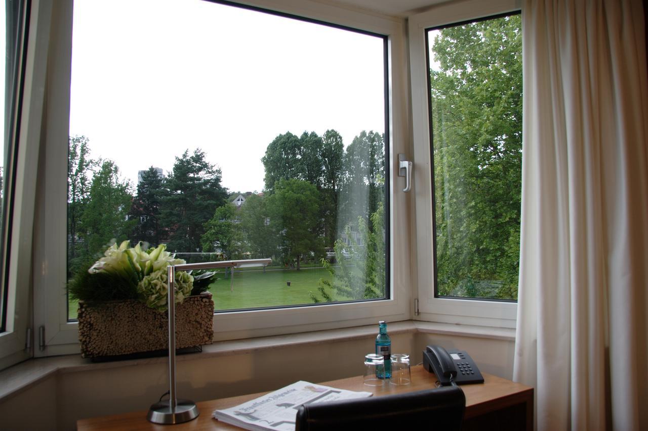 Hotel Bonjour Bad Soden am Taunus Buitenkant foto