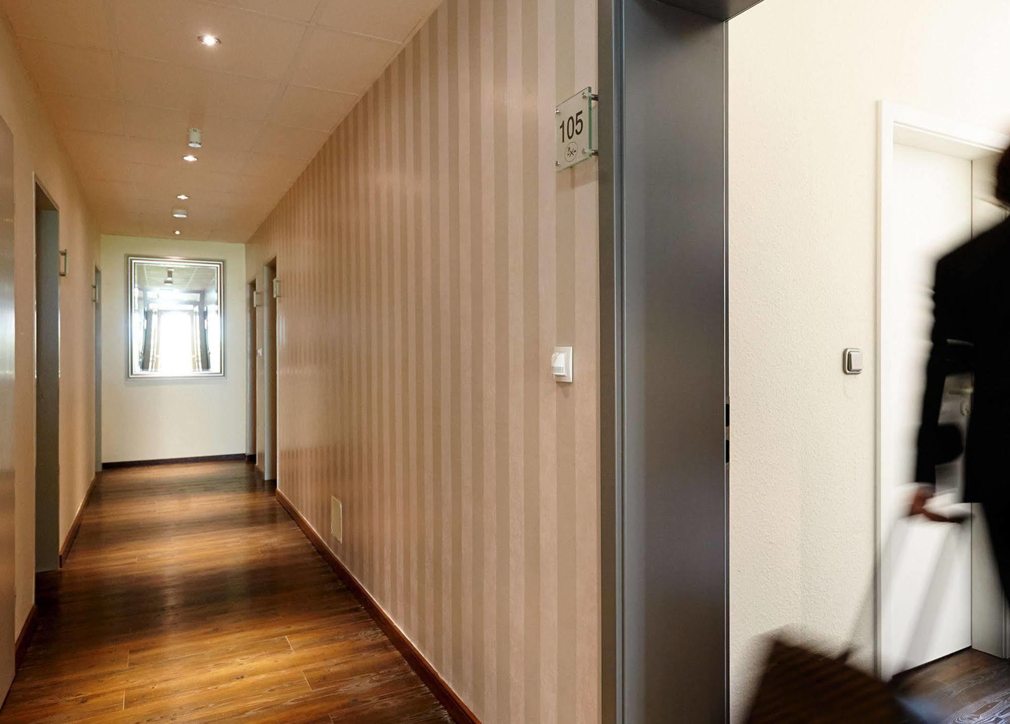 Hotel Bonjour Bad Soden am Taunus Buitenkant foto