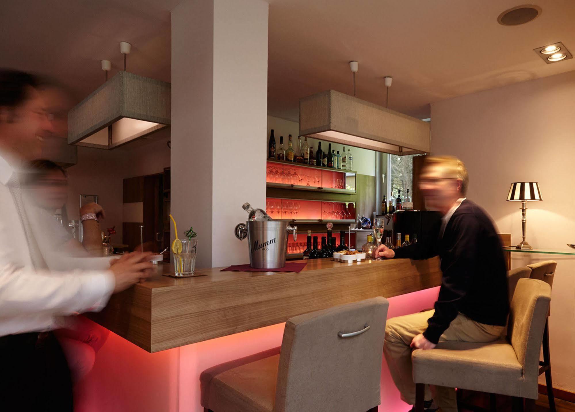 Hotel Bonjour Bad Soden am Taunus Buitenkant foto