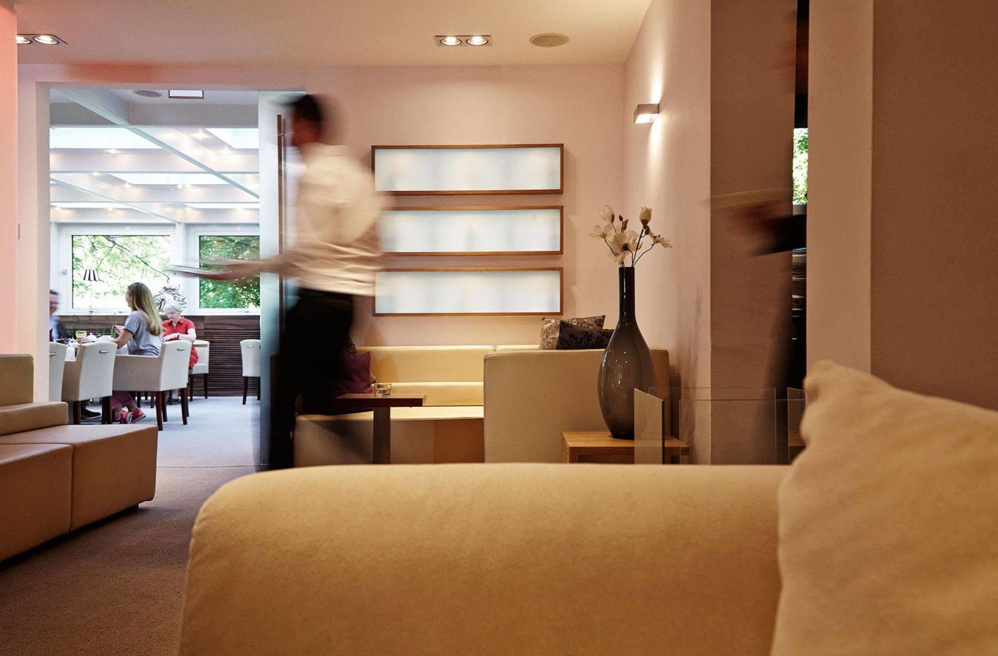 Hotel Bonjour Bad Soden am Taunus Buitenkant foto